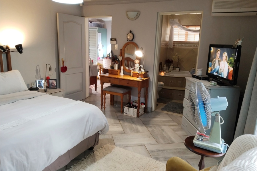 5 Bedroom Property for Sale in Meerhof North West